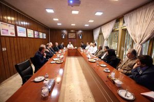 بازدید معاون وزیر و هیئت همراه بهداشت و درمان کشور بلاروس از مرکز قلب و عروق شهید رجایی: عکس شماره 12 / 12